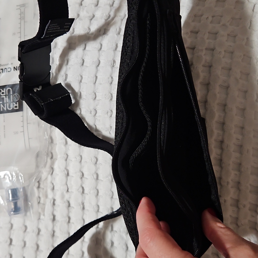 Run Culture Running Belt - Picture 2 of 5